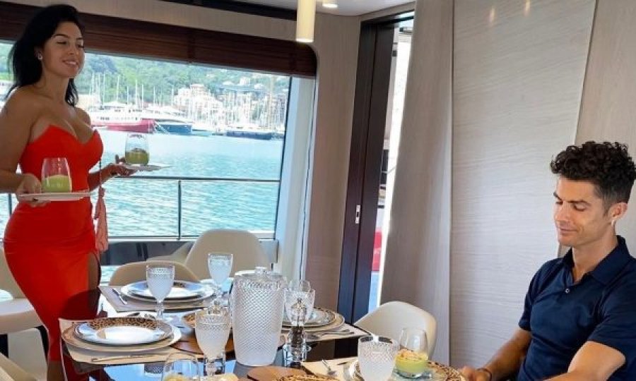 Ronaldo feston titullin me jaht të ri 6 milionë eurosh, Georgina del me foto