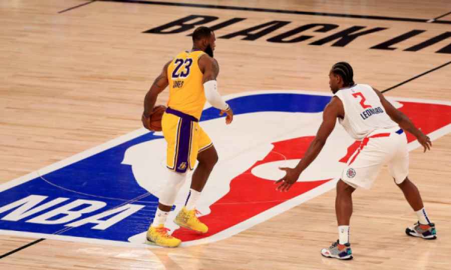 Lakers fitojnë duelin drithërues kundër Clippers 