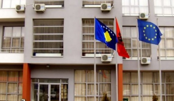 Asnjë i arrestuar, dështon zbardhja e vjedhjes së kasafortës në AUV