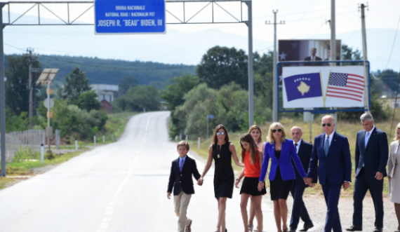 Ceremonia në Kosovë që u bë pjesë e fjalimit me mburrje të Joe Biden pak para zgjedhjeve në SHBA