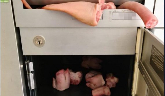 Provokohet familja myslimane në Zvicër, iu vendosin mish derri në kutinë postare