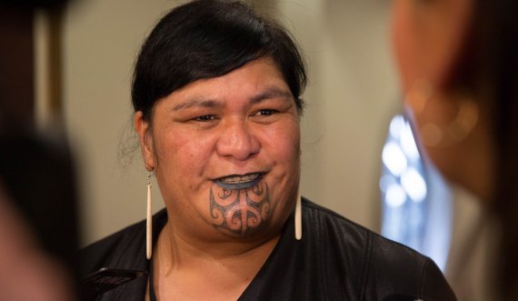  Kuptimi i tatuazhit në fytyrën e ministres së pazakontë të Zelandës së Re 