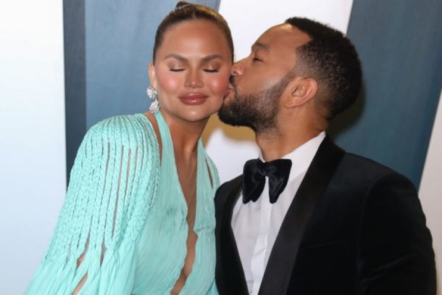 Pas humbjes së fëmijës, Chrissy Teigen vendos të bëjë tatuazh emrin e tij