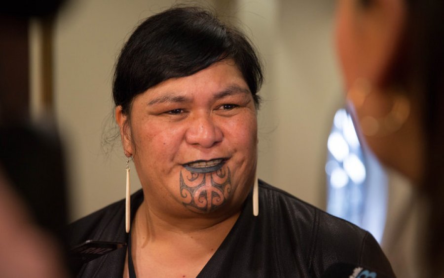  Kuptimi i tatuazhit në fytyrën e ministres së pazakontë të Zelandës së Re 