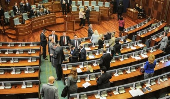  Deputeti i LDK’së akuzon Bulliqin se e ka sulmuar verbalisht në hyrje të Kuvendit, reagon Rexhep Selimi 