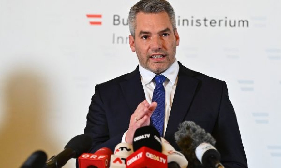 Detajet e fundit për sulmin terrorist në Vjenë, Ministri: Ka gjasa që sulmuesi ka vepruar i vetëm
