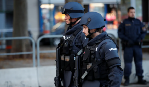 Nisin teoritë konspirative në Vjenë pas sulmit: A e dinte terroristi këtë plan të policisë?