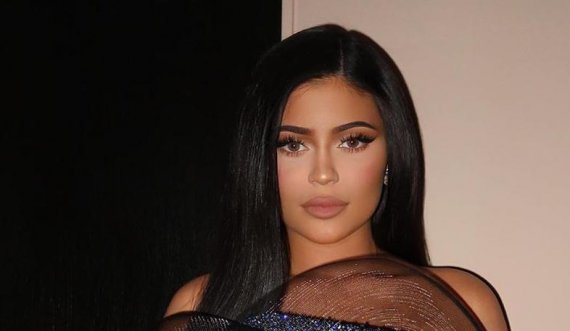 Kylie Jenner thekson gjoksin bombastik