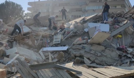 Publikohet bilanci zyrtar i tërmetit në Izmir