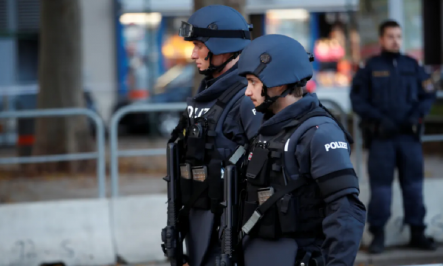 Nisin teoritë konspirative në Vjenë pas sulmit: A e dinte terroristi këtë plan të policisë?