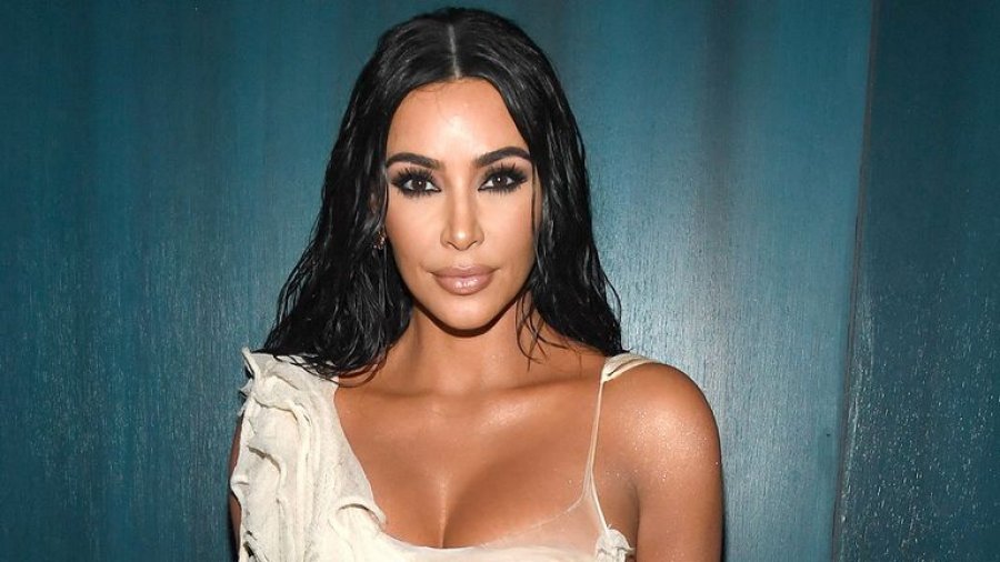 Detaji që kapën fansat/ Pse e fshiu menjëherë Kim Kardashian foton që tregonte votën