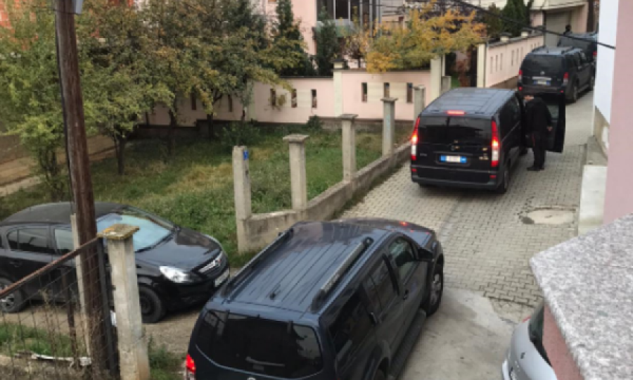 Zyrtarë të EULEX’it zbarkojnë në shtëpinë e Jakup Krasniqit