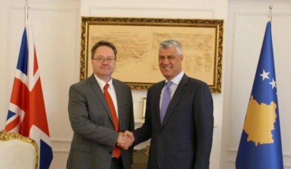  Ambasadori britanik në Kosovë: Ne e respektojmë dorëheqjen e presidentit Thaçi në interes të Kosovës 