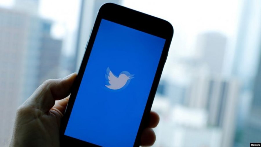 Twitteri pezullon disa llogari të rreme