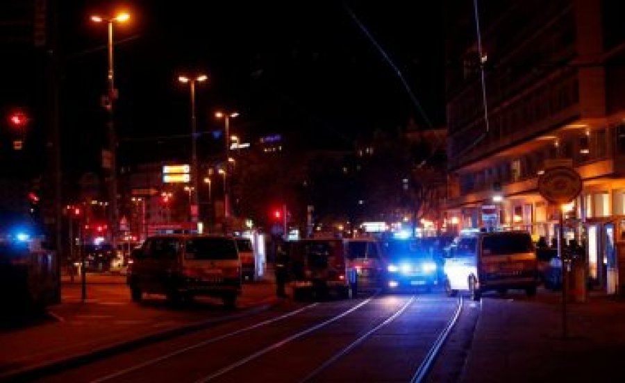  Dosja e terrorit në Vjenë, dalin fotografitë e 3 shqiptarëve të përfshirë 