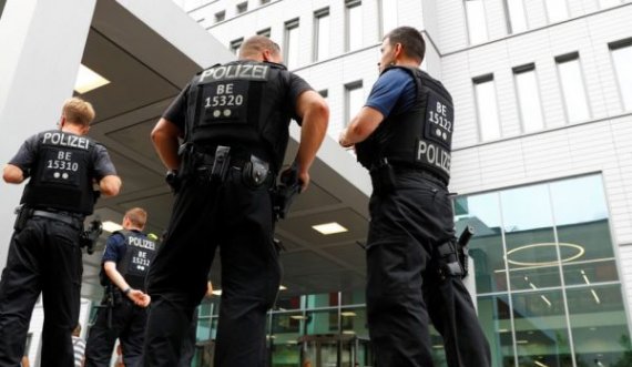 Policia gjermane në akcion bastis disa prona si pjesë e hetimeve për sulmin në Vjenë