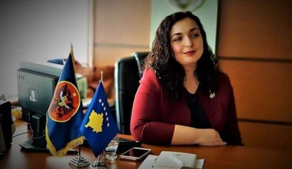 Vjosa Osmani shfuqizon vendimin për djalin e Haxhi Shalës, kthen në Kosovë edhe tre konsujë tjerë