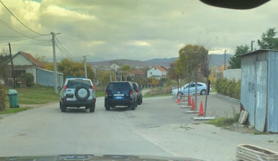 Specialja e ndihmuar nga EULEX shkojnë për bastisje në shtëpinë e Hashim Thaçit?
