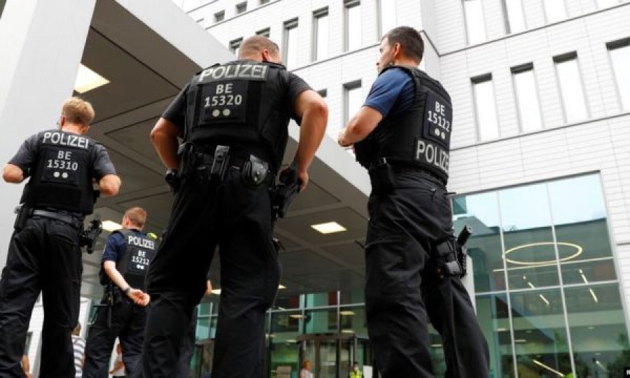Policia gjermane në akcion bastis disa prona si pjesë e hetimeve për sulmin në Vjenë