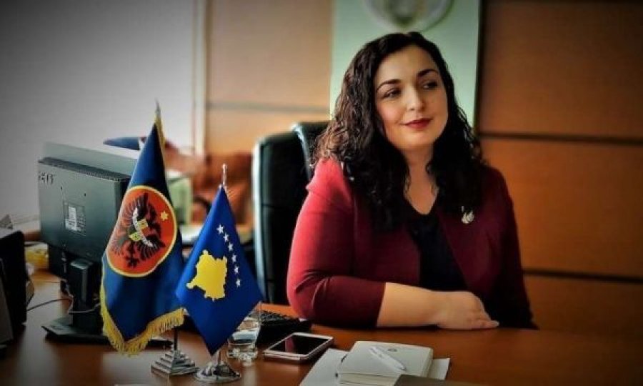 Vjosa Osmani shfuqizon vendimin për djalin e Haxhi Shalës, kthen në Kosovë edhe tre konsujë tjerë