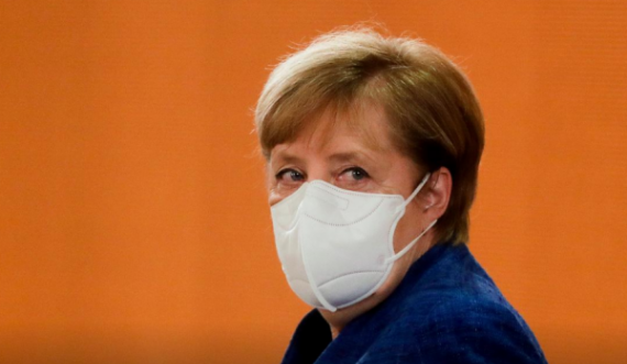 Lokali më i famshëm i Berlinit ia ndalon hyrjen Merkelit