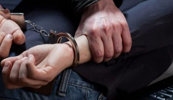 Sulmoi policin gjatë kryerjes së detyrës, arrestohet algjeriani në Vranidoll