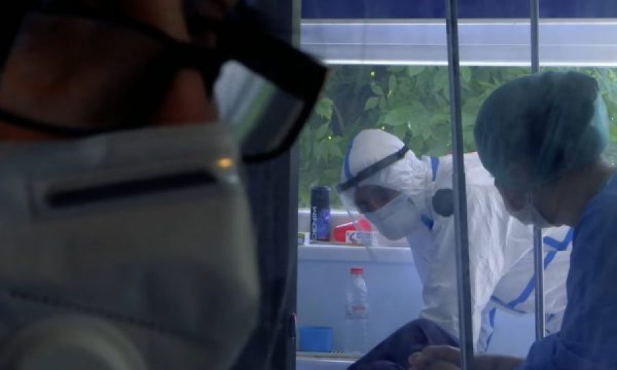 40 punëtorë shëndetësorë për dy javë u infektuan në Prishtinë