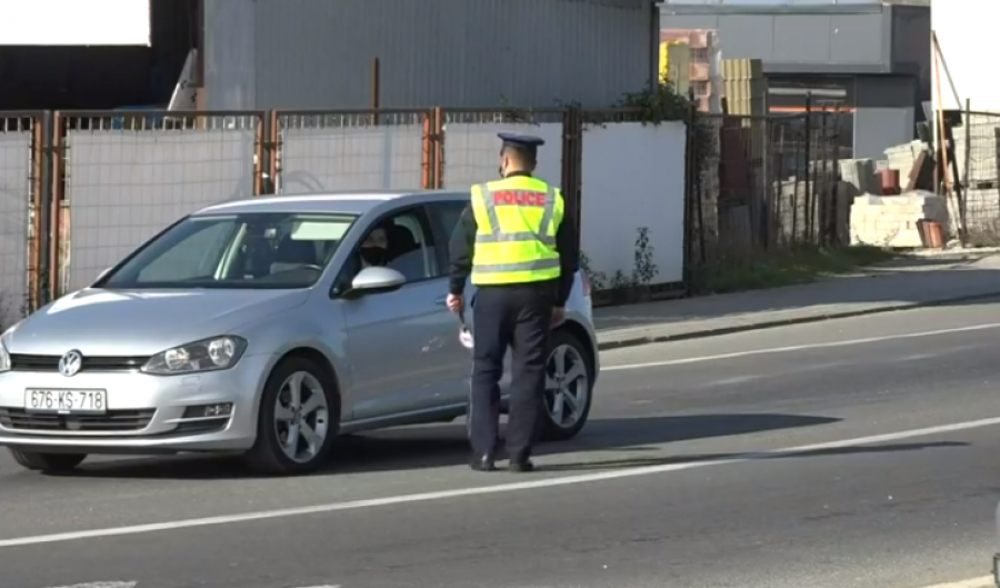 Policia e Kosovës po kryejnë kontrolla rigoroze në hyrje të Prishtinës, pas hyrjes në fuqi të masave anti-COVID