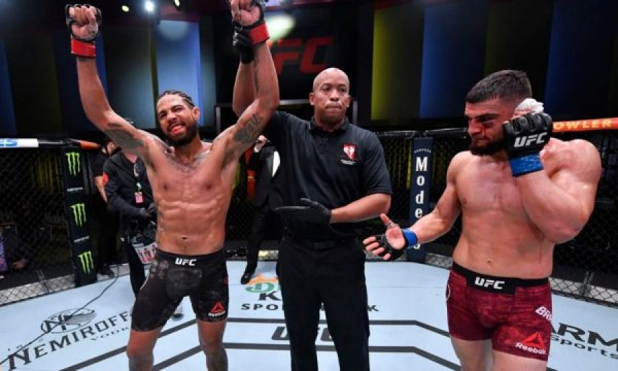 Pamje: Kundërshtari ia këput veshin në gjysmë shqiptarit Ramiz Brahimaj në UFC