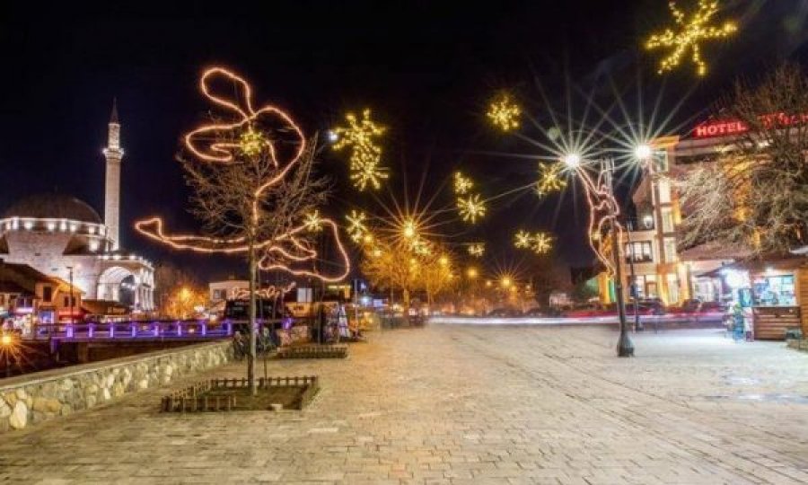 Prizreni dhe Vushtrria nisin përgatitjet për dekorimin e shesheve për fundvit, ndajnë rreth 40 mijë euro
