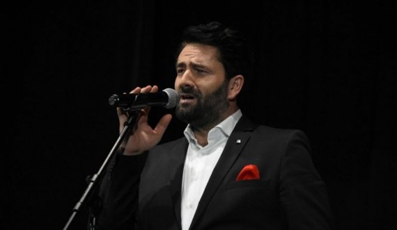 Tenori i njohur shqiptar Shkodran Tolaj në zi, ndahet nga jeta babai i tij