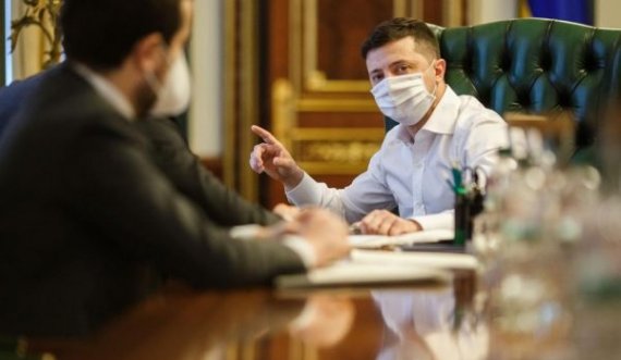 Presidenti i Ukrainës shtrihet në spital pas infektimit me koronavirus