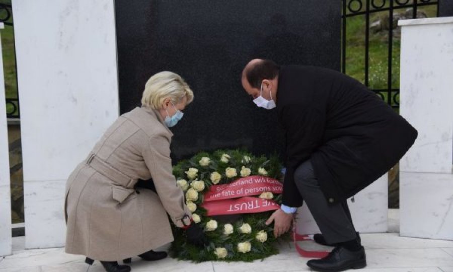 Presidentja e Parlamentit të Zvicrës viziton kompleksin memorial në Krushë të Madhe