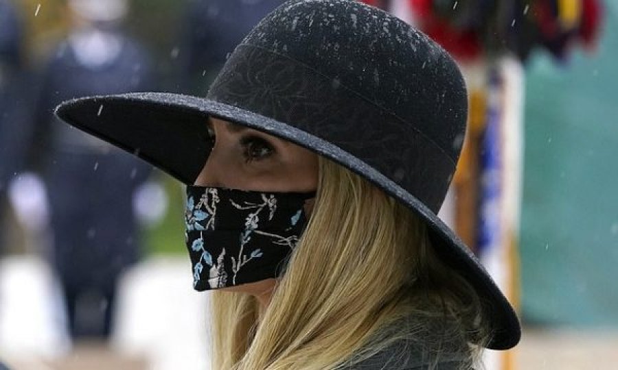 Me kapele dhe maskë, Ivanka Trump vjedh sërish vëmendjen me stilin e saj