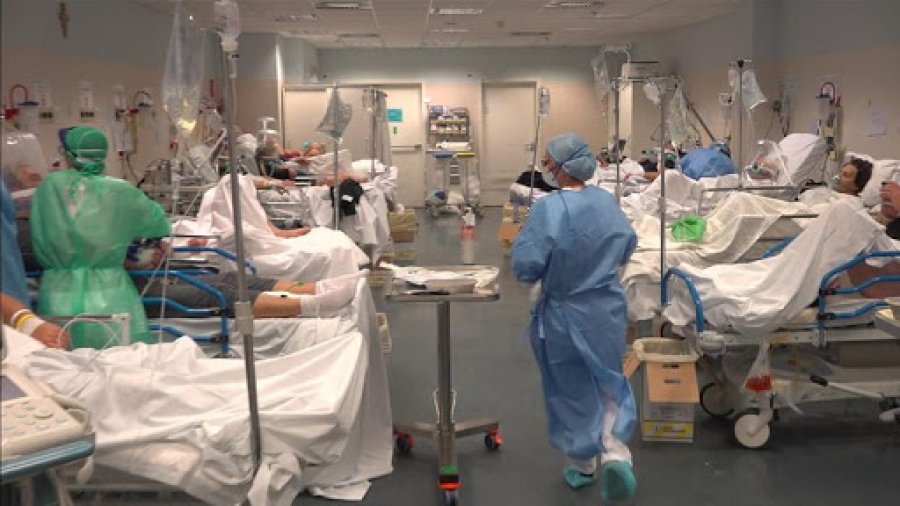 Italia përsëri pranë kolapsit, spitalet po mbushen me pacientë me COVID-19