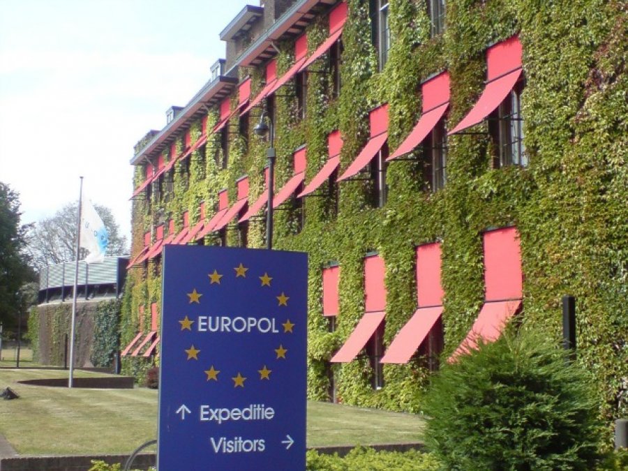 BE-ja  mos  të tregohet e njëanshme me Kosovën,  po i mbanë krahun Serbisë me Dhomat e Specializuara  të Gjykatës Speciale në Hagë