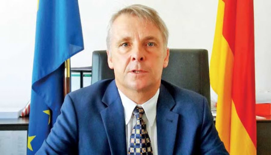 Ambasadori gjerman përgëzon arritjen e marrëveshjes për rehabilitimin e rrugëve në Deçan
