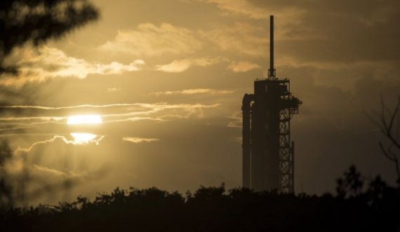 Astronautët përgatiten për lëshimin e dytë me SpaceX