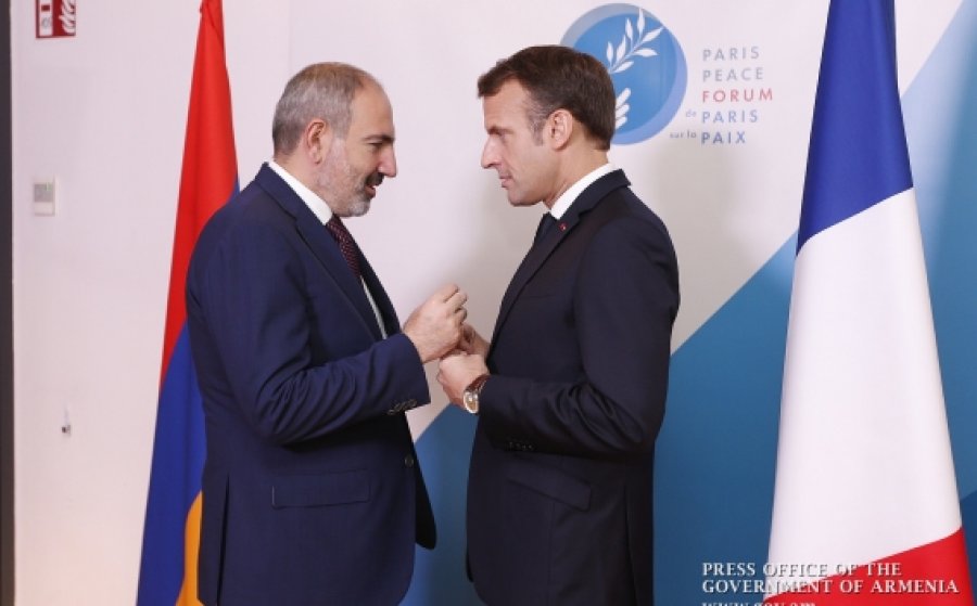  Pas Putinit e Erdoganit, edhe Makroni i fut pak hundët në Karabak: Jemi të gatshëm të ndihmojmë 