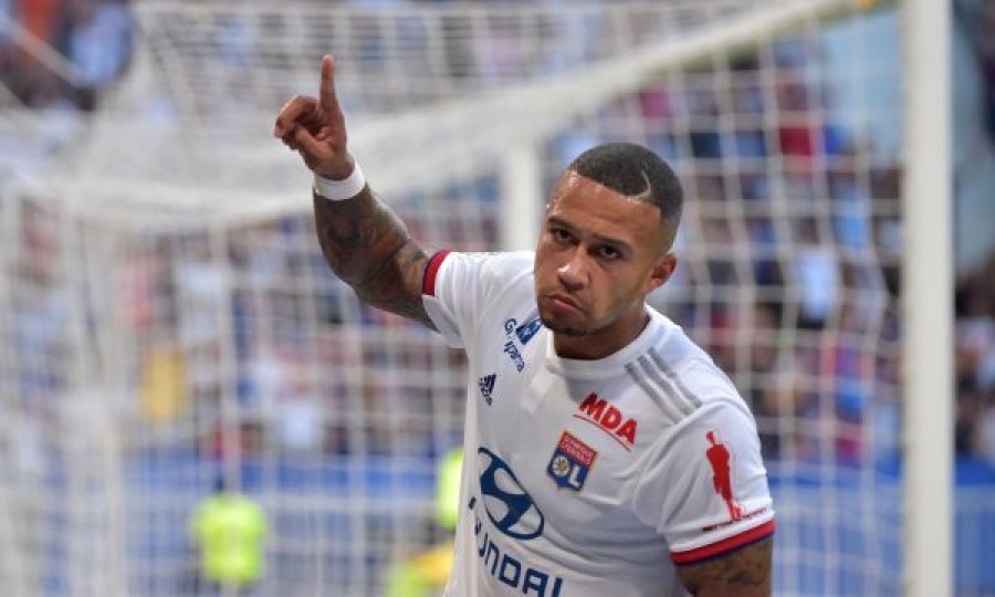 Depay në “luftë” me Lyonin për Barçën