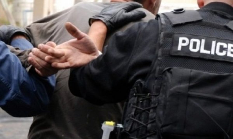 Arrestohen tre persona në Prishtinë, dyshohen që trafikuan njerëz