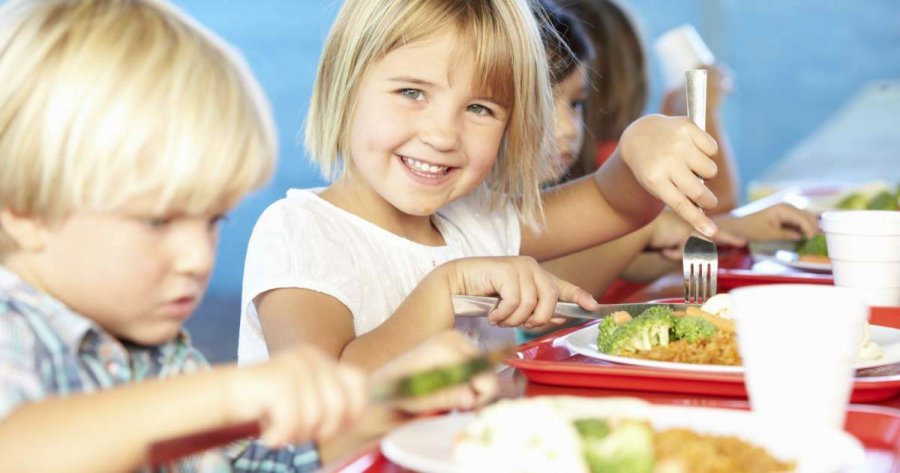 Pse prindërit duhet të ndalojnë së përgatituri ushqimin për fëmijët në shkollë? 