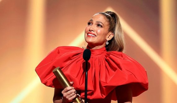 Shpallet ‘Ikona e Vitit’, emocionuar Jennifer Lopez mban fjalim frymëzues për femrat