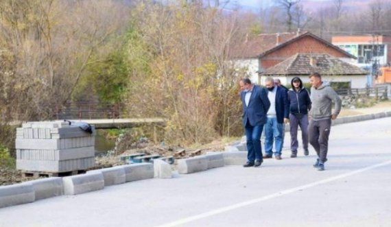  Rrugët në Pollatë të Podujevës po bëhen me trotuare 