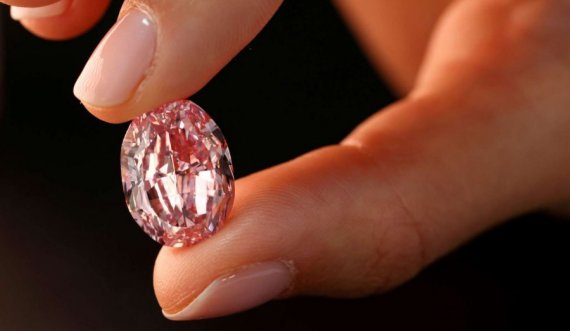 Diamanti rozë u shit për një shumë marramendëse 