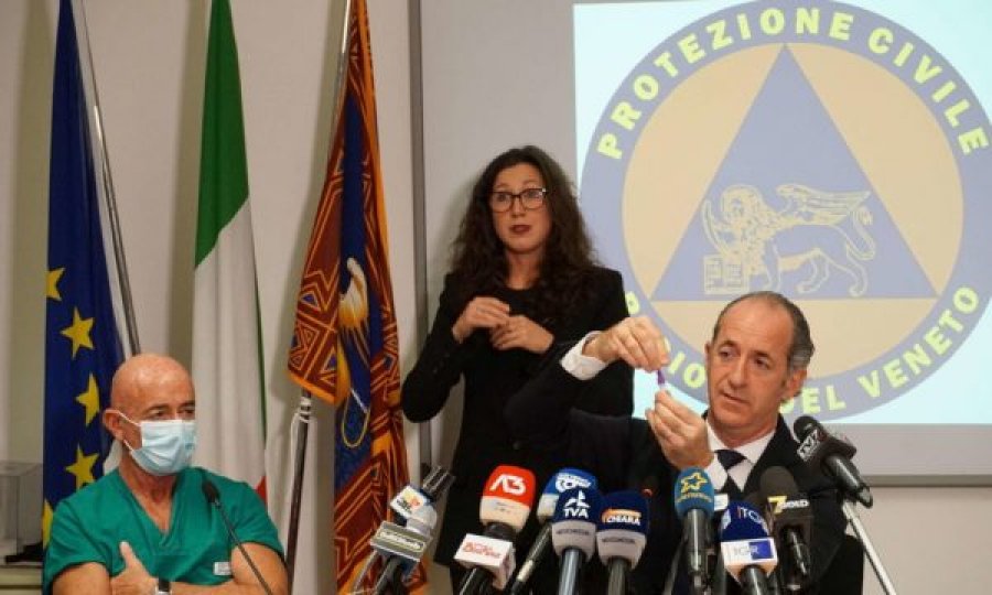  Guvernatori italian sugjeron testin “bëje vetë”, e provon live para gazetarëve 