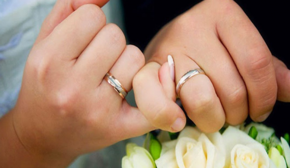 Ku ‘përfundon’ unaza pas divorcit?