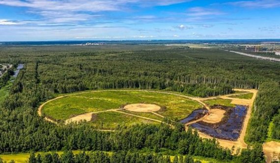 Gjendet e vdekur një javë pasi ishte futur e gjallë në dhe deri në fyt