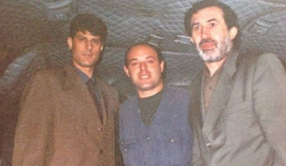 Fotografi e rrallë: Hashim Thaçi në helikopterin e NATO’s duke u kthyer në Kosovë
