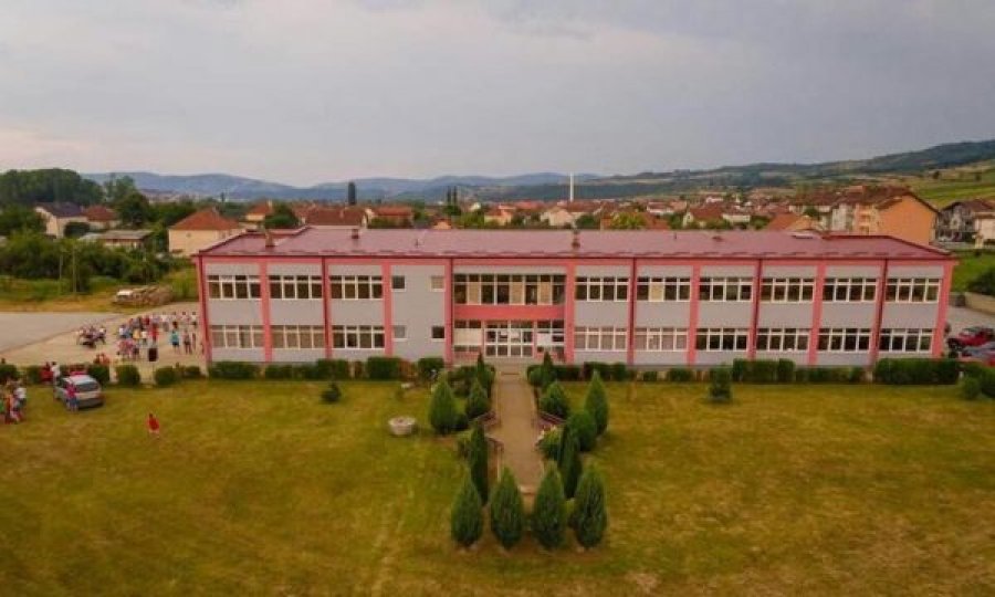 Mbyllja e shkollës në Kamenicë, edhe 6 mësimdhënës në pritje të rezultatit për Covid-19